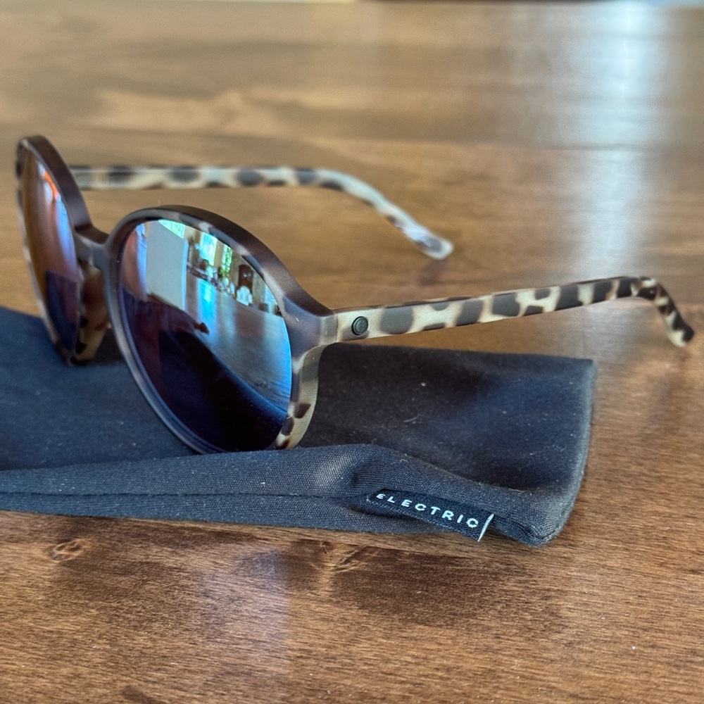 Electric Riot Sunglasses - women’s